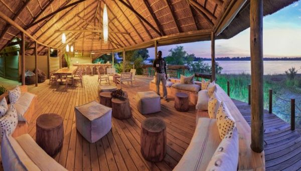 copy_of_vic_falls_river_lodge_bar_lounge_beverage_2016_posted_small260176111.jpg
